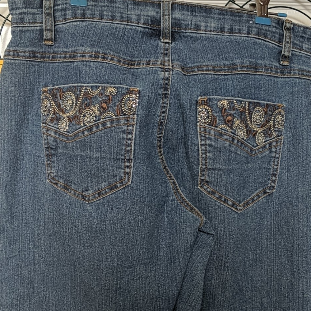 Capris - Picture 3 of 3